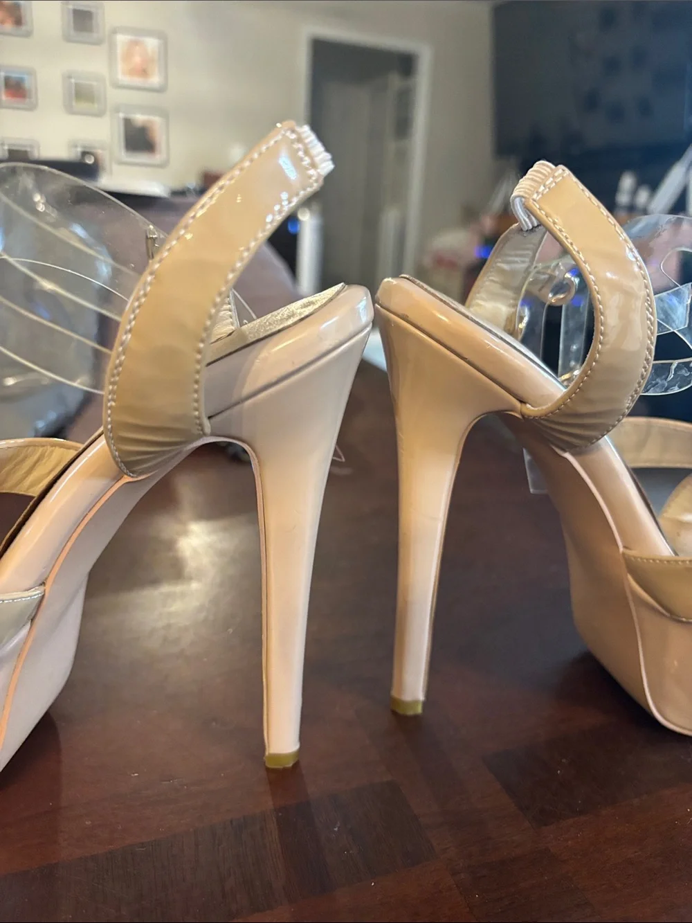 Diverse Style shiny nude